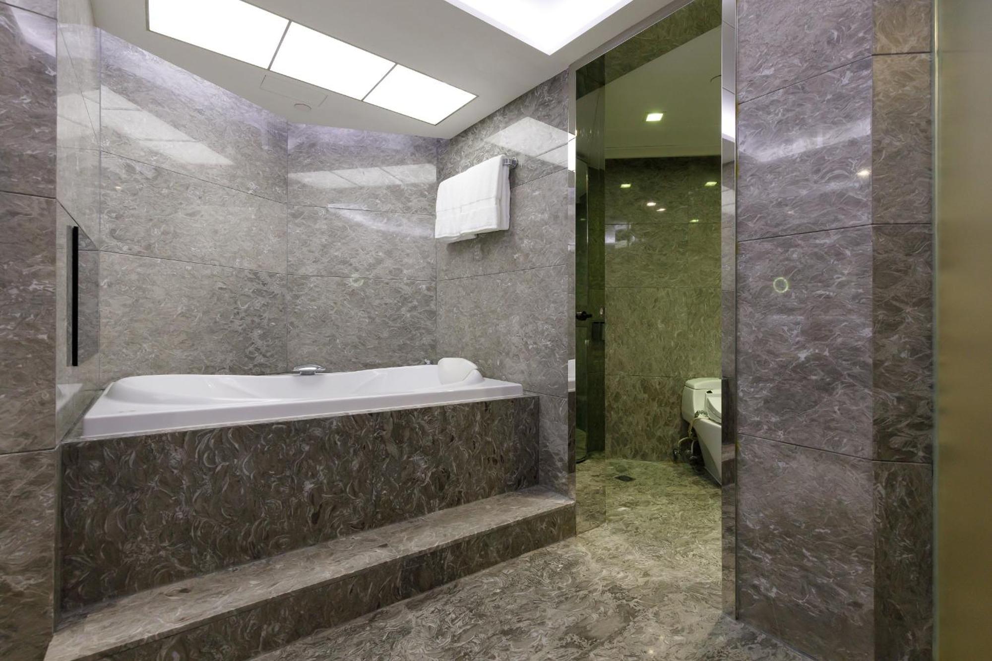 Hotel New World Millennium Hong Kong