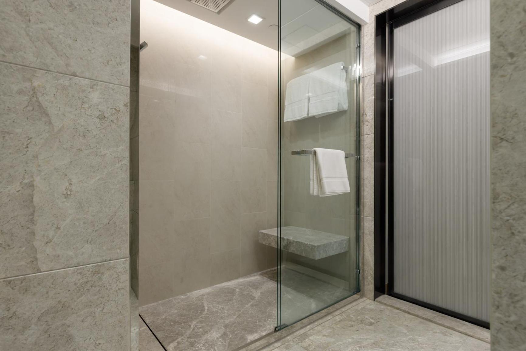 New World Millennium Hotel 5*